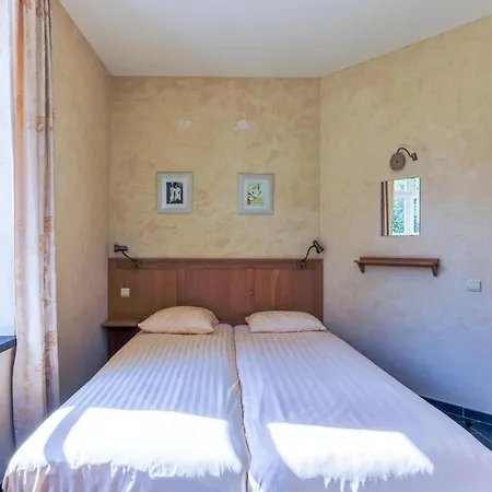 Nyaraló Cozy 2, 16thc Castle, Cleaning Included Aywaille